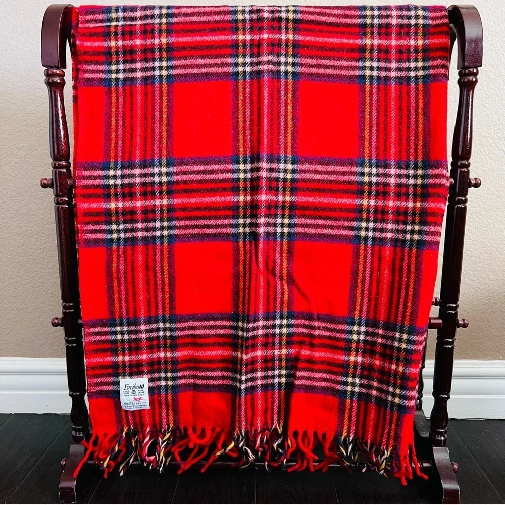 Faribo 100% Wool Throw Blanket - Traditional Red Plaid / Tartan Design - Fringed